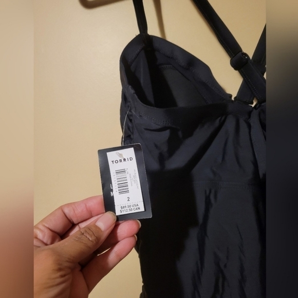 Torrid NWT swinsuit size 2/2X large. - Picture 6 of 9